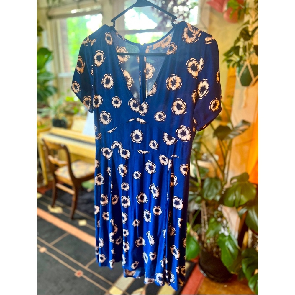 Gap size 6, blue and white floral sundress. Mid-length. Gently used.